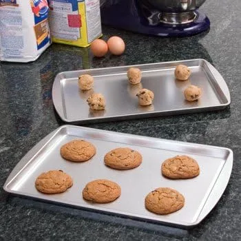 Vista 2 de Cooking Concepts Moldes antiadherentes para galletas, 13 x 9 x 1 juego de tres
