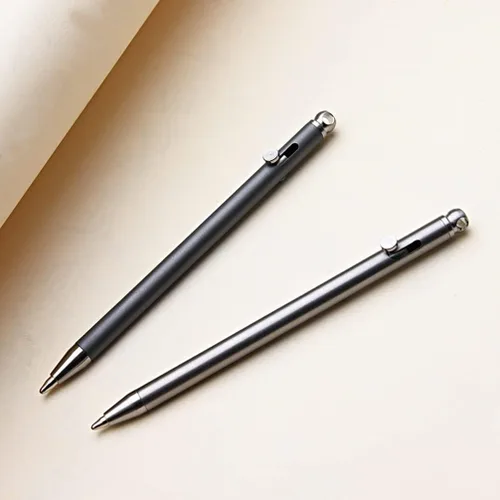 Vista 7 de Mini Titanium Creative Signature Pen Bolt Action Pen Cool Llavero Accesorios Gadgets útiles Herramienta al aire libre (gris)