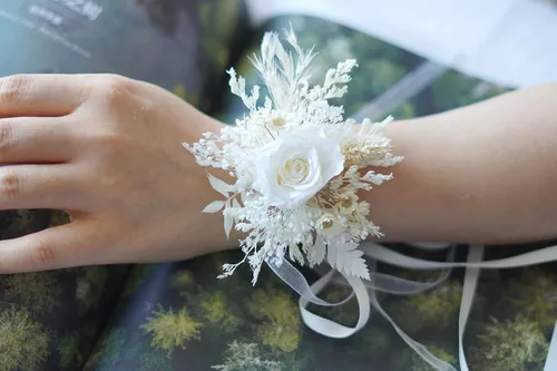 Vista 5 de Ramillete de boda de flores secas preservado blanco, ramillete de muñeca, ramillete rústico bohemio, ramillete de pulsera nupcial (w01)