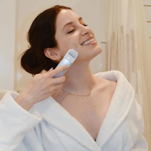 Vista 5 de StackedSkincare - Herramienta de microagujas con rodillo reemplazable de Herramienta cosmética reutilizable con cabezal de rodillo reemplazable