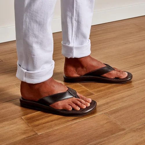 Vista 5 de OLUKAI 'Ilikai Sandalias de cuero para hombre, sandalias de cuero de grano completo, plantilla anatómica y amortiguación, ajuste cómodo y goma