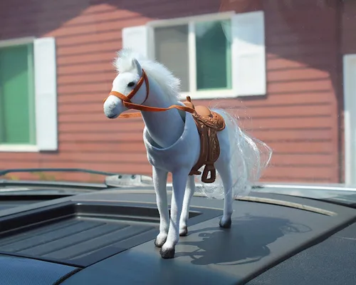 Vista 2 de Majestic - Caballo Bobblehead con adhesivo para salpicadero (blanco)