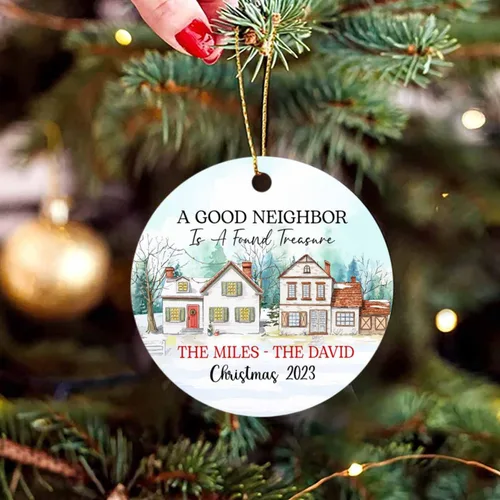 Vista 5 de Adorno personalizado de buen vecino con nombres y texto personalizados, adornos de tesoro de A Good Neighbor is A Found, adornos de Navidad 2024