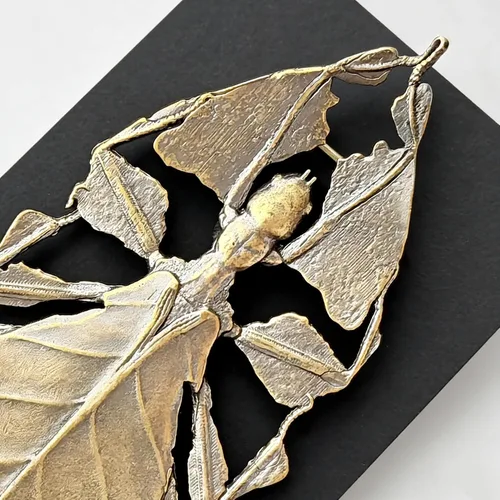 Vista 4 de Broche vintage de hoja de latón con insectos, diseño natural, hecho a mano, unisex, antiguo, para hombres y mujeres, chaqueta, abrigos, vestidos