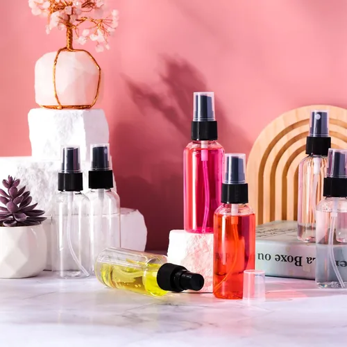 Vista 5 de Roshtia Mini botellas de plástico de 2 onzas con tapa, botellas de spray de niebla fina vacías transparentes, contenedor de líquido recargable