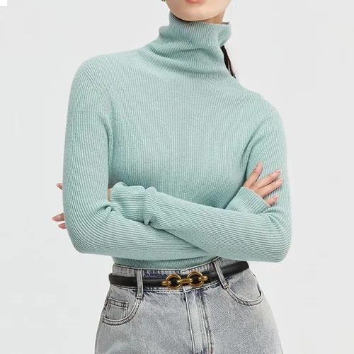 Vista 366 de Cinturón de cuero clásico con hebilla de metal para mujer con vestido de jeans