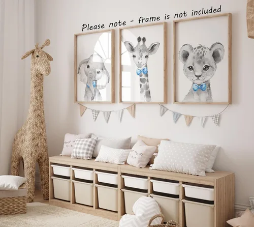 Vista 3 de Safari Animals - Juego de 3 impresiones artísticas de pared sin marco, carteles de animales grises con pajarita azul, elefante jirafa león, póster