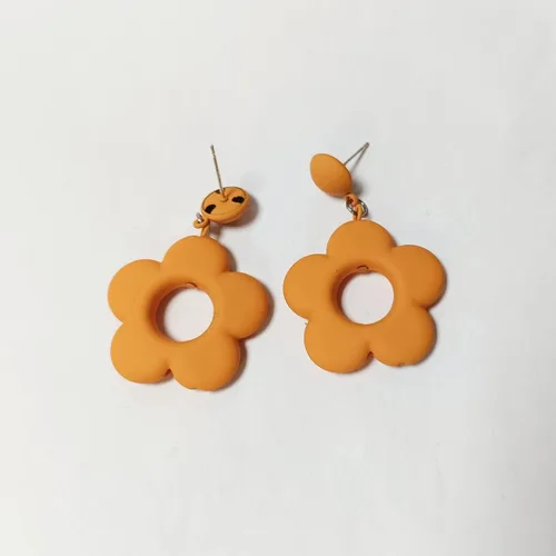 Vista 3 de Aretes retro de margaritas Aretes colgantes de flor naranja para mujer Disco, Hippie, accesorios de fiesta bohemios