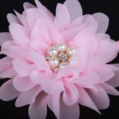 Vista 4 de Katutude Accesorios de fotografía para bebé recién nacido, alas de ángel de plumas rosadas, conjunto de diadema de flores, accesorios de fotos