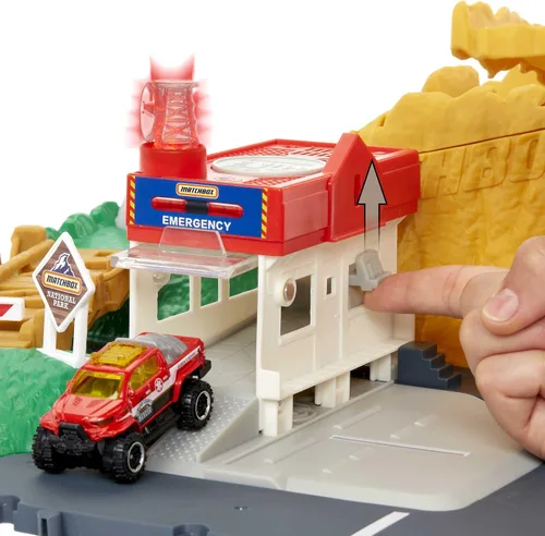 Vista 3 de Matchbox Action Drivers - Juego con múltiples áreas de juego - Puertas y luces de trabajo - Coche a escala 1:64 - Se conecta a otros juegos - Regalo