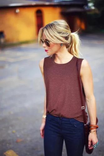 Vista 2 de JOELLYUS Camisetas sin mangas para mujer, estilo casual, cuello redondo, sin mangas, ajuste holgado, camisetas tipo túnica básicas