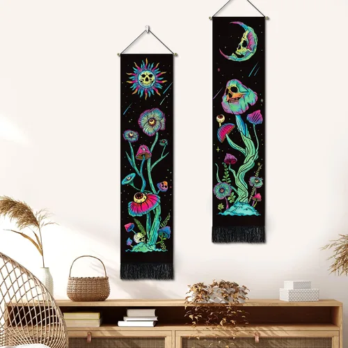 Vista 2 de Paquete de 2 tapices verticales de luz negra, sol y luna, calavera de hongos, fantasía, floral, fondo espacial de galaxia, para colgar en la pared