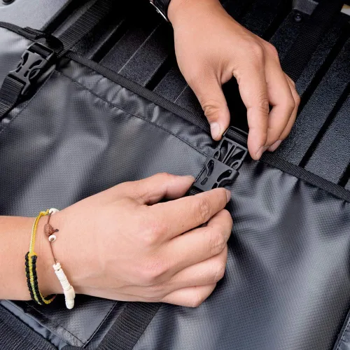 Vista 5 de Motor Trend Almohadilla para puerta trasera de camión para bicicleta, espuma resistente de 1 pulgada, ventana de cámara de respaldo transparente