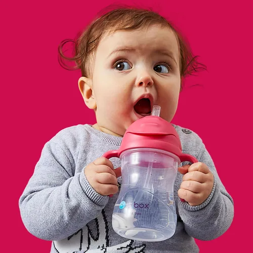 Vista 2 de b.box Vaso para beber con popote pesado. A prueba de fugas y derrames. Fácil agarre. Sin BPA, apto para lavavajillas. Bebe desde cualquier ángulo.