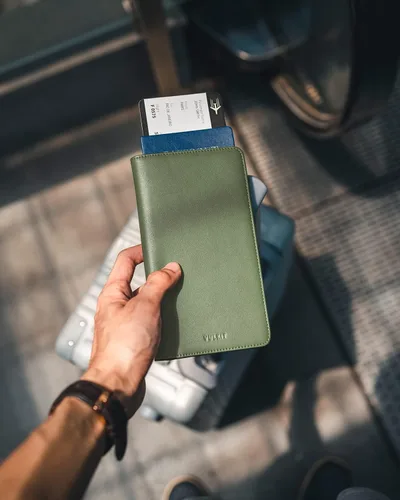 Vista 6 de VULKIT Billetera para pasaporte, con bloqueo RFID, cartera de viaje para hombres y mujeres
