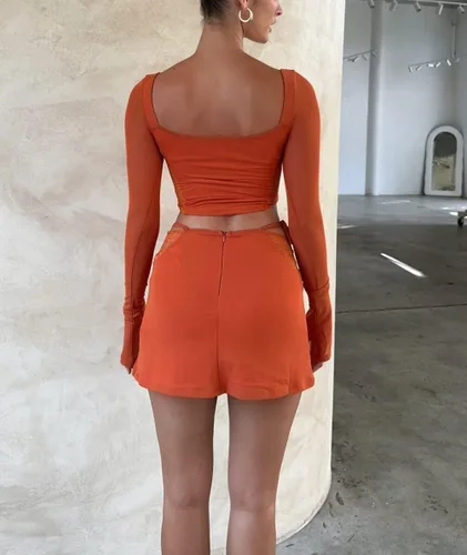 Vista 6 de NUFIWI Conjunto de minifalda sexy para mujer, con hombros descubiertos, top corto, corte bajo, entallado, fruncido, falda corta, traje Y2K, 2 piezas