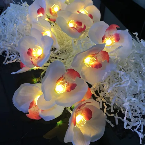 Vista 8 de Guirnalda de luces artificiales de orquídea artificial de 9.8 pies, funciona con USB, luces de hadas de orquídea de mariposa para boda, hogar