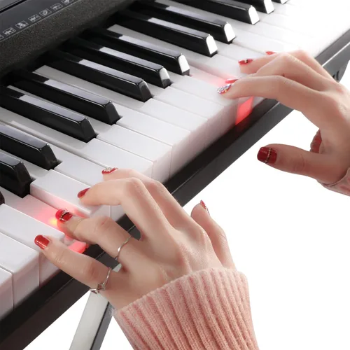 Vista 3 de Joy Kit de teclado con sensor táctil iluminado de 61 teclas y USB-Midi (App) con soporte, taburete, auriculares y fuente de alimentación