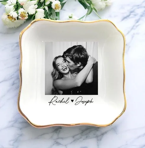 Vista 7 de UrbanNEST Plato de cerámica personalizado para parejas, recuerdo de retrato personalizado, regalo de aniversario para él y ella, regalo único