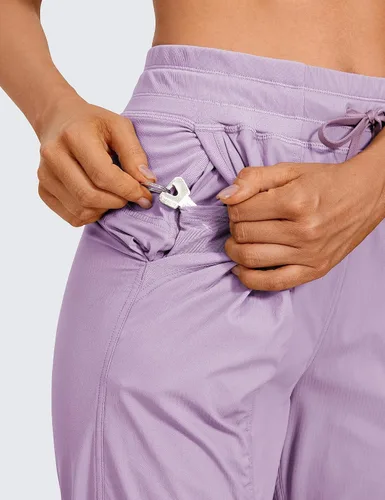 Vista 3 de CRZ YOGA Pantalones deportivos ligeros de entrenamiento para mujer, pantalones casuales de cintura alta para correr al aire libre con bolsillos