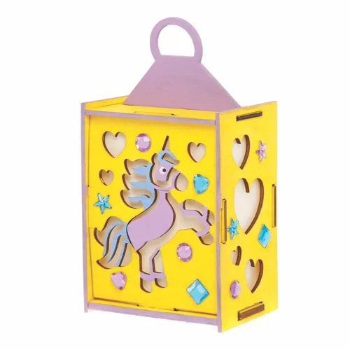 Vista 4 de Baker Ross AX665 - Juego de 3 faroles de unicornio, manualidades de madera para actividades de arte y manualidades infantiles, ideal para fiestas