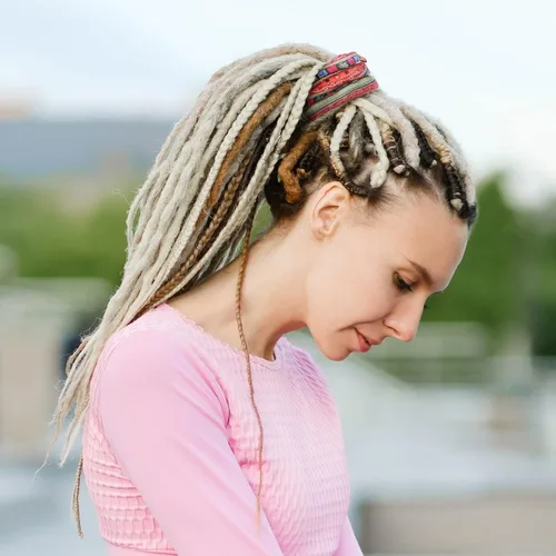 Vista 5 de Dingion 9 piezas de lazos para el cabello con cierre en espiral, accesorio de rastas largas, alambre de hierro incrustado para cola de caballo