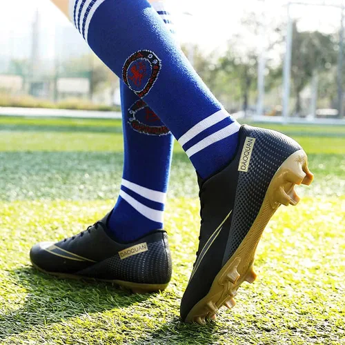 Vista 5 de Aiqzsh Zapatos deportivos de fútbol para hombre, zapatos de fútbol profesionales, transpirables para deportes al aire libre, corrercompetencia