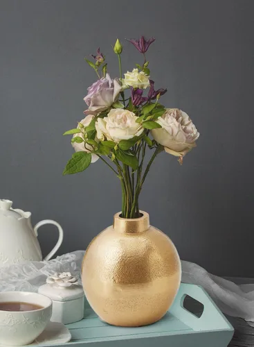 Vista 4 de Serene Spaces Living Jarrones de flores dorados, pequeños jarrones decorativos para centros de mesa de boda, mesas de fiesta, comedor, mesa de café