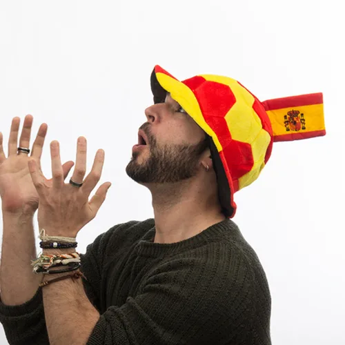 Vista 2 de Gorro Balón de Fútbol con Bandera de España en Relieve Th3 Party