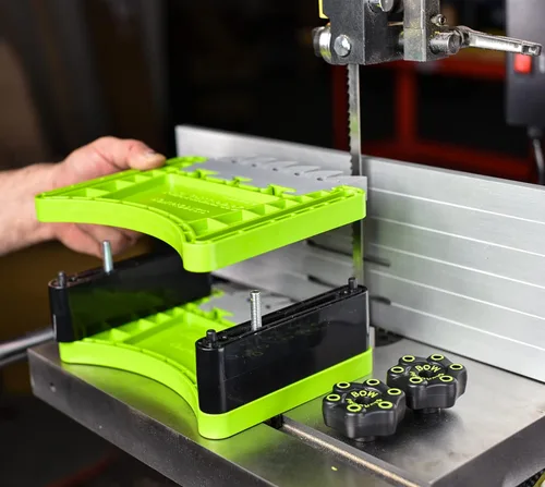 Vista 7 de BOW Products FeatherDUO FP3 - Guía de empuje para sierras de mesa, mesas de router y sierras de cinta - Guía de empuje apilable con aletas de EVA