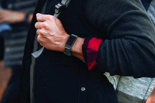 Vista 8 de Fitbit Charge 3 - Correa de accesorios, producto oficial de Fitbit Sport, negro, pequeña