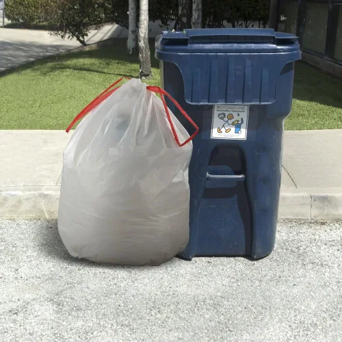 Vista 6 de Bolsas de basura con cordón de 30 galones, color blanco, 65