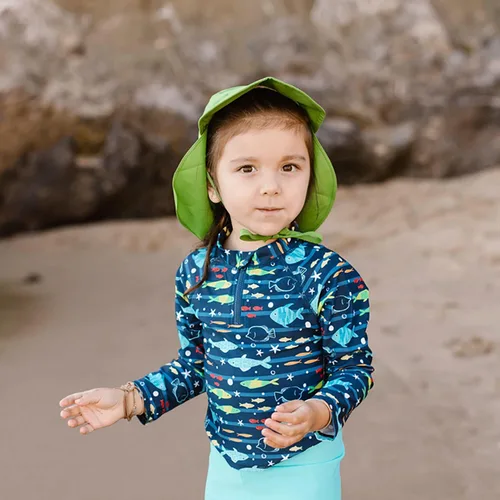 Vista 4 de i play. by green sprouts - Gorro de protección solar con solapa para bebé, con protección solar UPF 50+