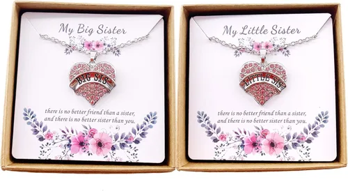 Vista 4 de Charm.L Grace conjunto de collares con corazón de cristal grabados con las inscripciones "Mom", "Big Sis", "MiddleLil Sister