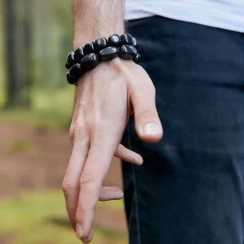 Vista 4 de Karelian Heritage Pulsera de shungite para hombres y mujeres con cuentas ovaladas, joyería de Shungite de piedra negra natural, escudo mineral