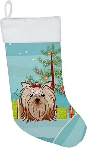 Vista 4 de Caroline's Treasures BB1590CS Árbol de Navidad y Alaskan Malamute Calcetines de Navidad para colgar en la chimenea, decoración de fiesta de Navidad
