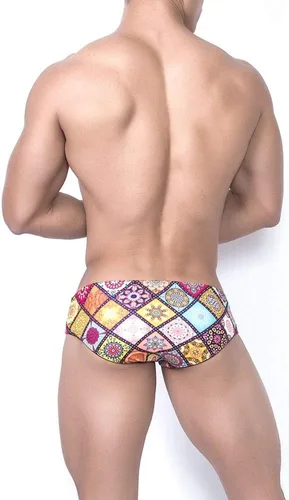 Vista 4 de UXH Traje de baño para hombre Briefs acolchado traje de baño masculino sexy natación bikini pantalones cortos hombres surf tabla playa surf surf