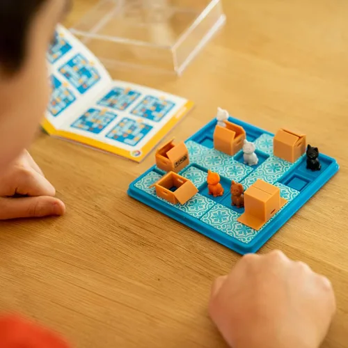 Vista 2 de SmartGames Cats & Boxes - Juego de rompecabezas lógico con 60 desafíos para mayores de 7 años