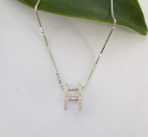 Vista 3 de Collar con colgante de alfabeto H de plata de ley 925, chapado en oro blanco cristalino, regalos de joyería para mujeres, 16 pulgadas - plata