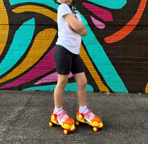 Vista 7 de Zippy Adjustable Roller Skates for Kids - Beginner-Friendly - Sizes J7–Youth 1 - Double Lock Strap for Stability - First Skates for Boys and Girls