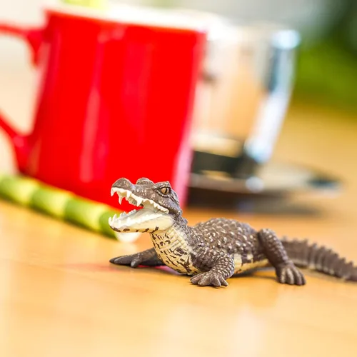Vista 6 de Safari Ltd. Figura de caimán – Figura realista de reptil de 5 pulgadas – Juguete educativo para niños, niñas y niños a partir de 3 años