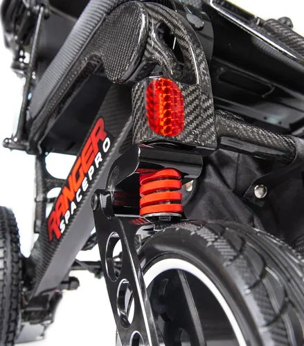 Vista 3 de Porto Mobility Ranger SpacePro XL - Silla de ruedas eléctrica de fibra de carbono ligera y plegable de próxima generación (carbono, asiento ancho XL)