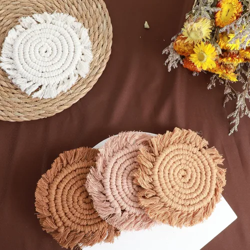 Vista 7 de 4 posavasos de macramé bohemios, hechos a mano con bordes de borlas, para café, hogar, cocina, oficina, decoración de mesa