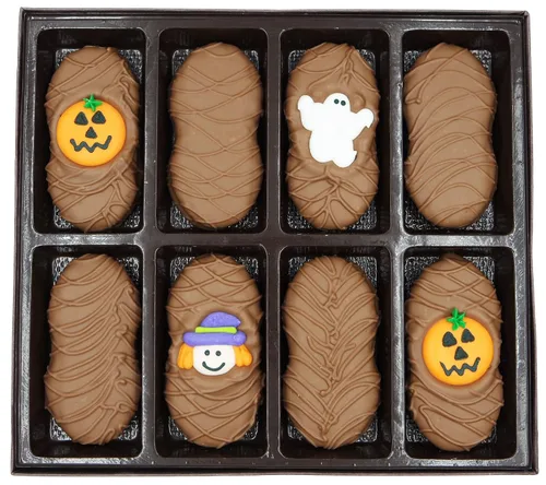 Vista 24 de Galletas de la marca Philadelphia Candies cubiertos por ambos lados de chocolate negro y con leche, y crema de cacahuete de la marca Nutter Butter