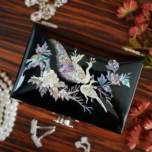 Vista 2 de MADDesign Mother of Pearl Organizador de anillos de joyería de caja de música, color negro pavo real
