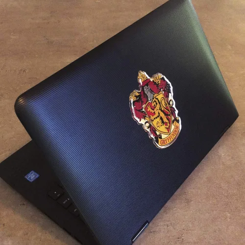Vista 4 de Fan Emblems Harry Potter Emblema de coche dorado y convexo - Escudo de Gryffindor