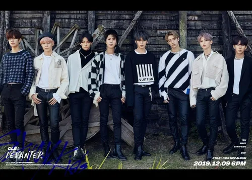 Vista 2 de Stray Kids 'Cle:Levanter' 5º Mini álbum Normal 2 Versión SET CD+PhotoBook+PhotoBook+3p QR PhotoCard+Mensaje PhotoCard SET+Seguimiento Kpop sellado
