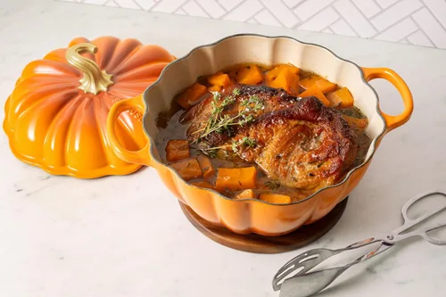 Vista 6 de Le Creuset Cocotte de calabaza de hierro fundido esmaltado, 4 cuartos de galón., regaliz