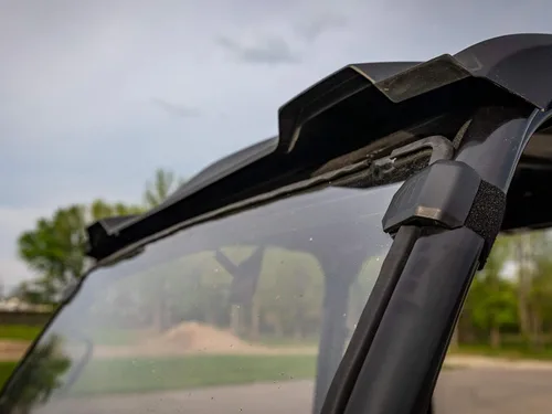 Vista 4 de SuperATV Parabrisas resistente a arañazos de servicio pesado para John Deere Gator XUV 835E / 835M / 865E / 865M de 2018+ Incluye sello