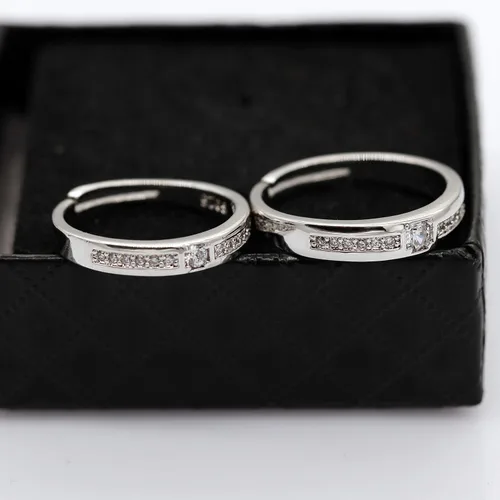 Vista 5 de Uloveido - Juego de 2 anillos de compromiso ajustables para él y ella con diseño de corazón a juego, regalo de boda para parejas LB018